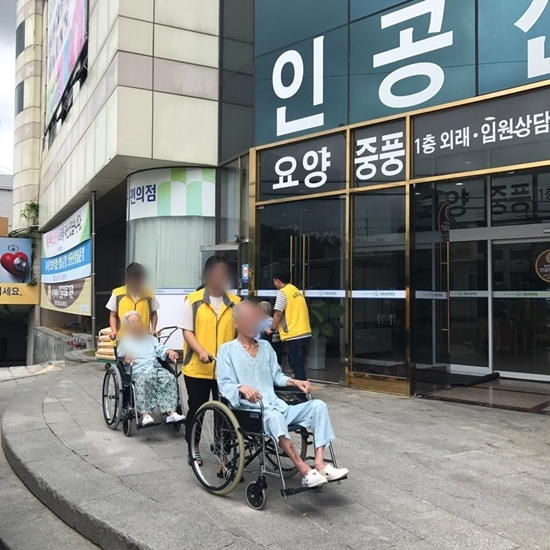 08월 22일 휠체어산책!! 첨부이미지 : 0822 휠체어산책2.jpeg