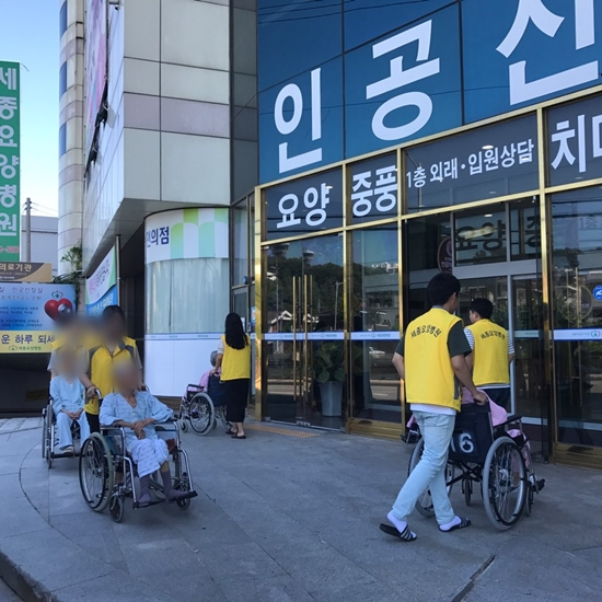 08월 29일 휠체어산책!! 첨부이미지 : 0829 휠체어산책.jpeg