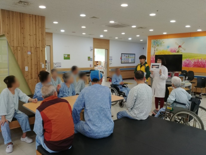 04월 04일 그림카드 알아맞추기(12병동) 첨부이미지 : 0404그림맞추기(12-1).jpg